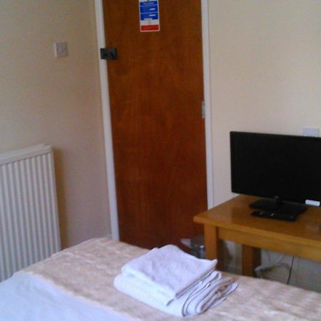 The Glan Yr Afon Inn 홀리웰 객실 사진
