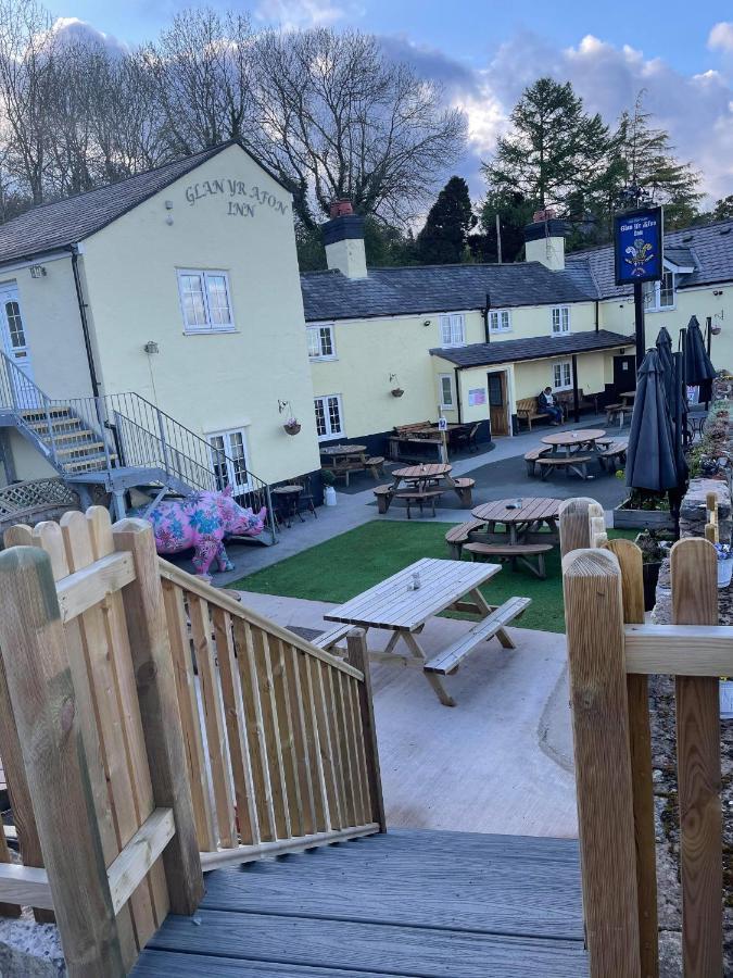 The Glan Yr Afon Inn 홀리웰 외부 사진