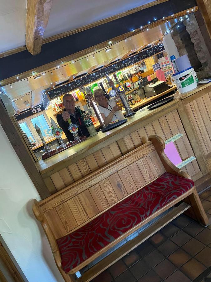 The Glan Yr Afon Inn 홀리웰 외부 사진