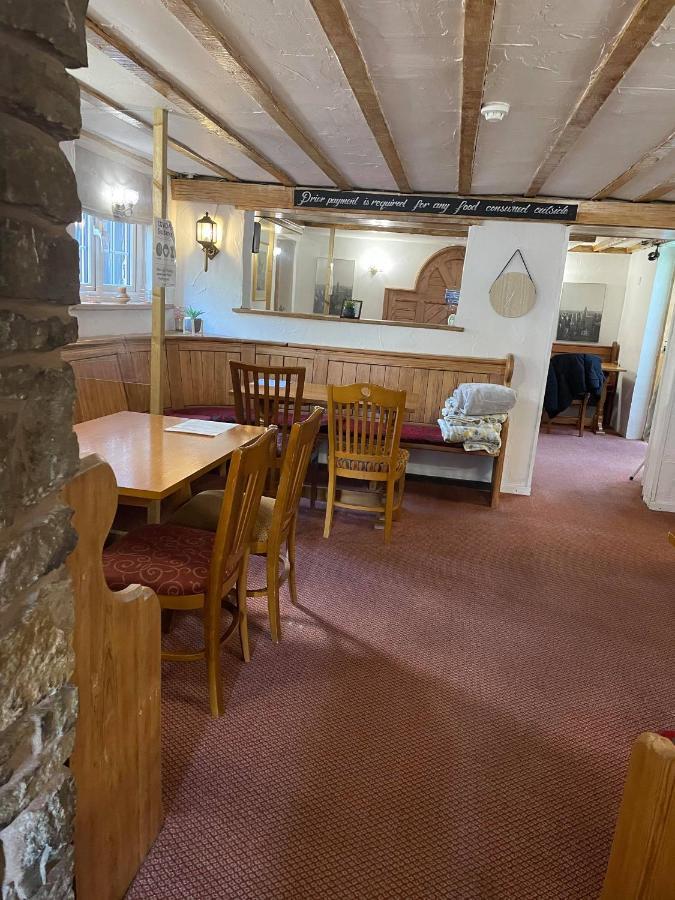 The Glan Yr Afon Inn 홀리웰 외부 사진