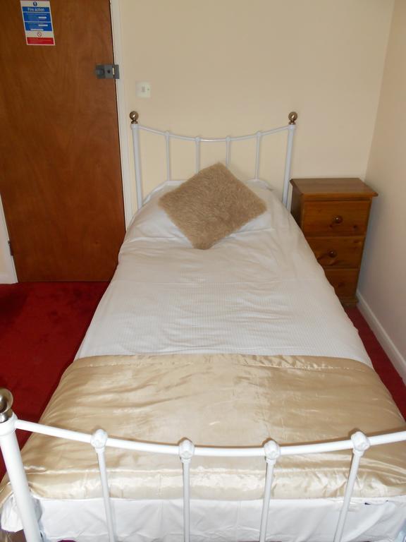 The Glan Yr Afon Inn 홀리웰 객실 사진
