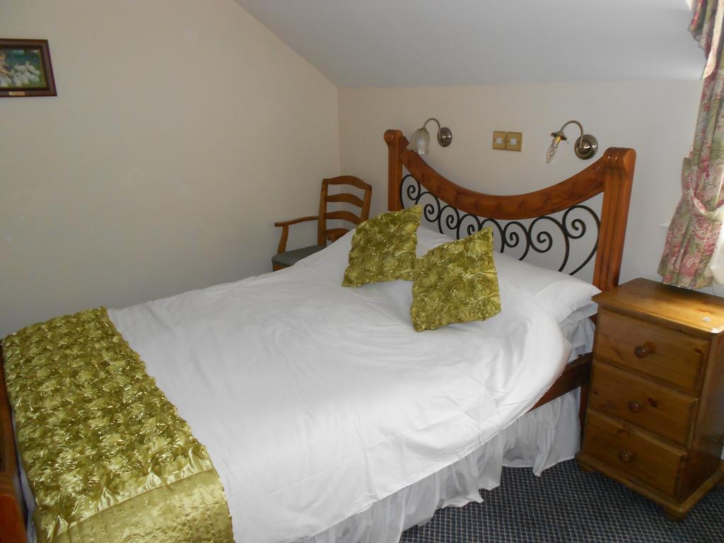 The Glan Yr Afon Inn 홀리웰 객실 사진