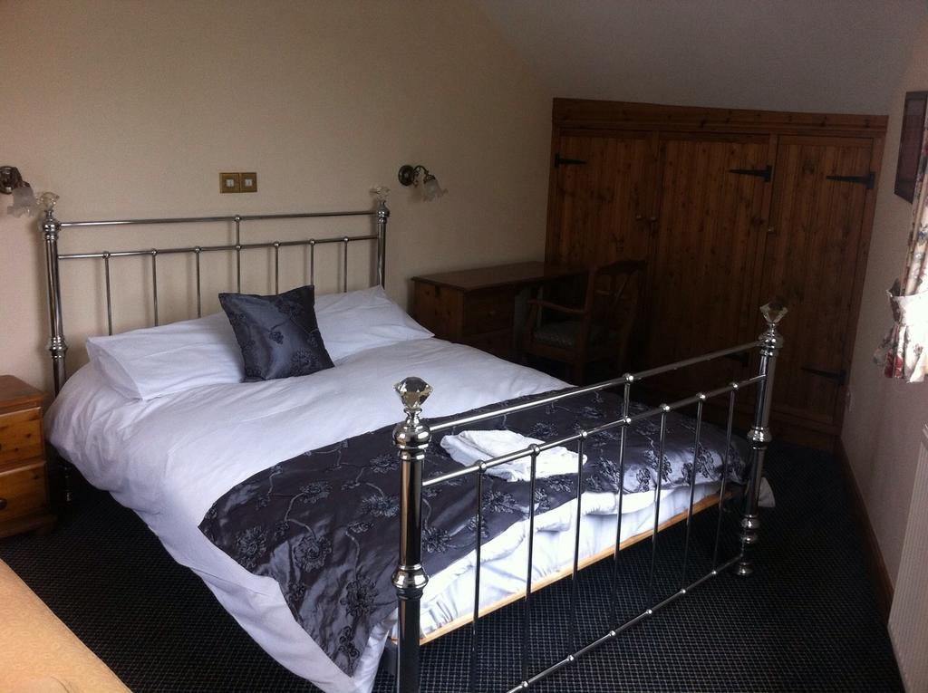 The Glan Yr Afon Inn 홀리웰 객실 사진
