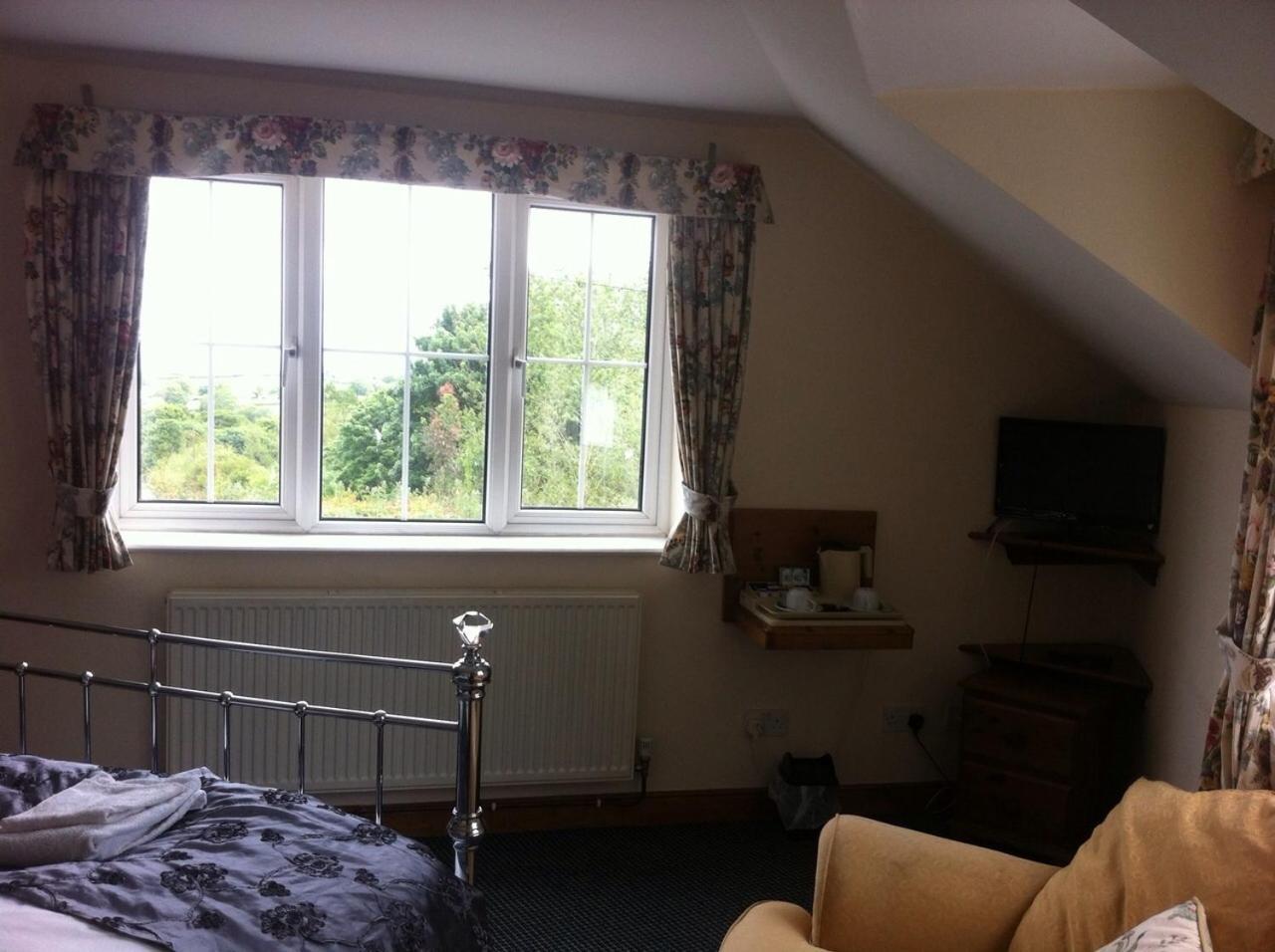 The Glan Yr Afon Inn 홀리웰 외부 사진