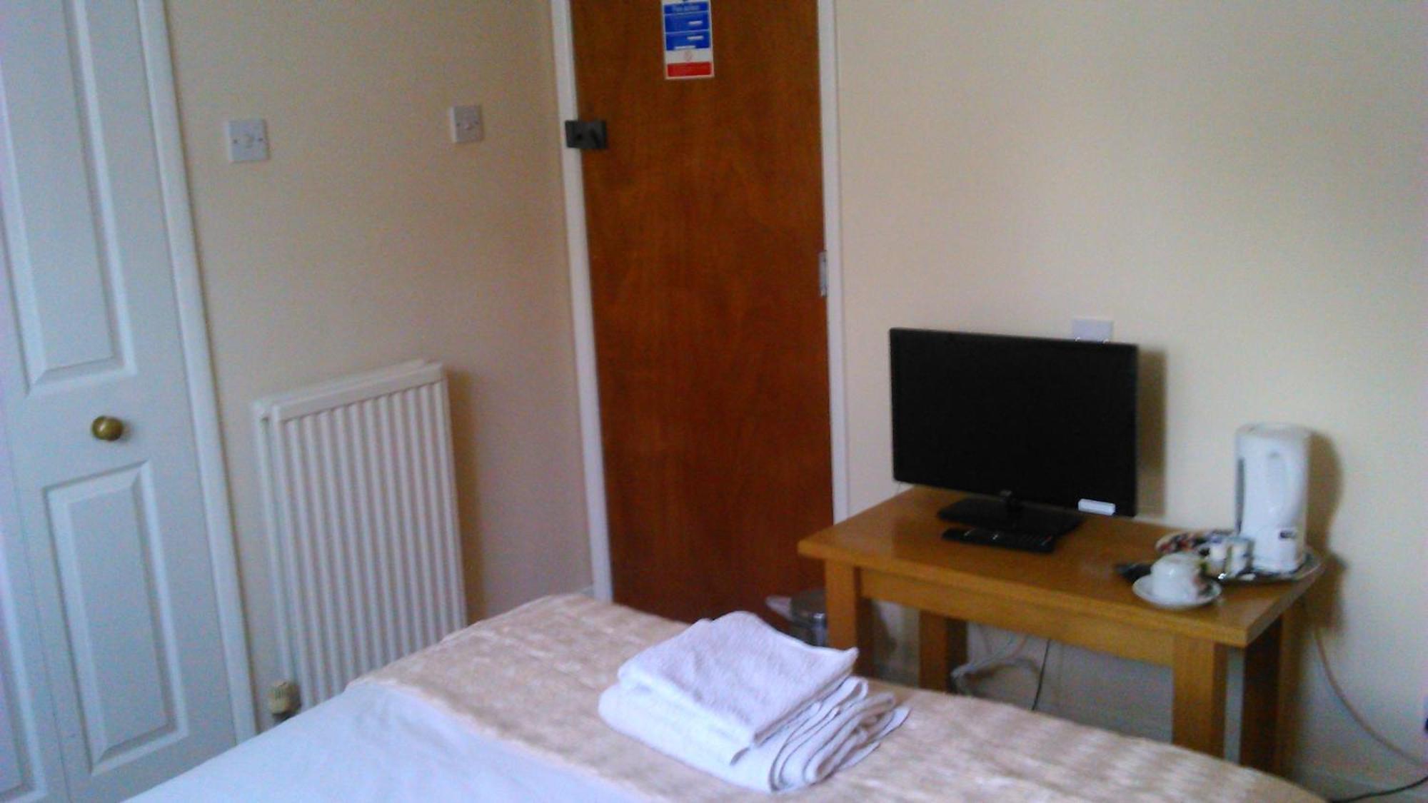 The Glan Yr Afon Inn 홀리웰 객실 사진
