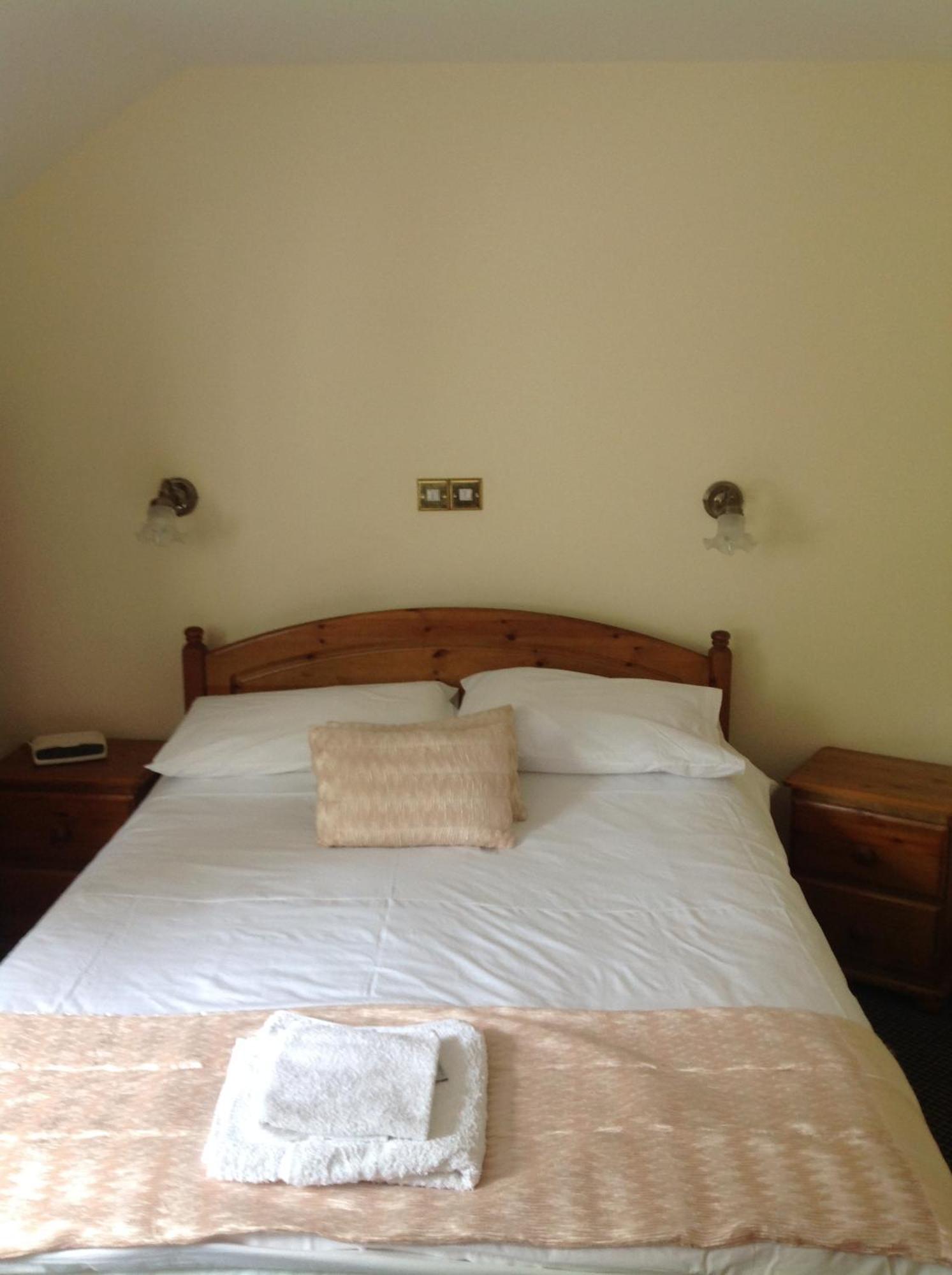 The Glan Yr Afon Inn 홀리웰 외부 사진