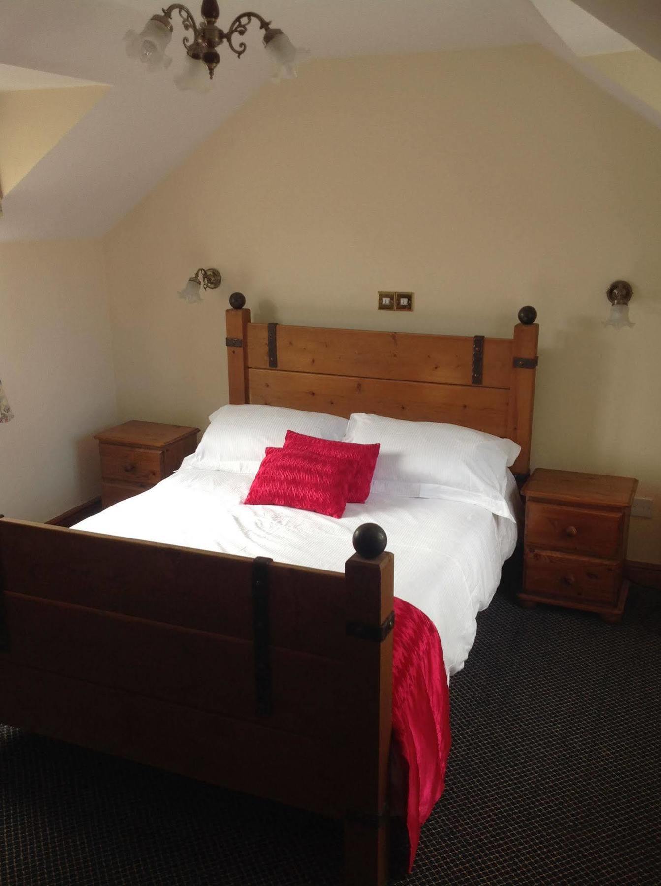 The Glan Yr Afon Inn 홀리웰 외부 사진