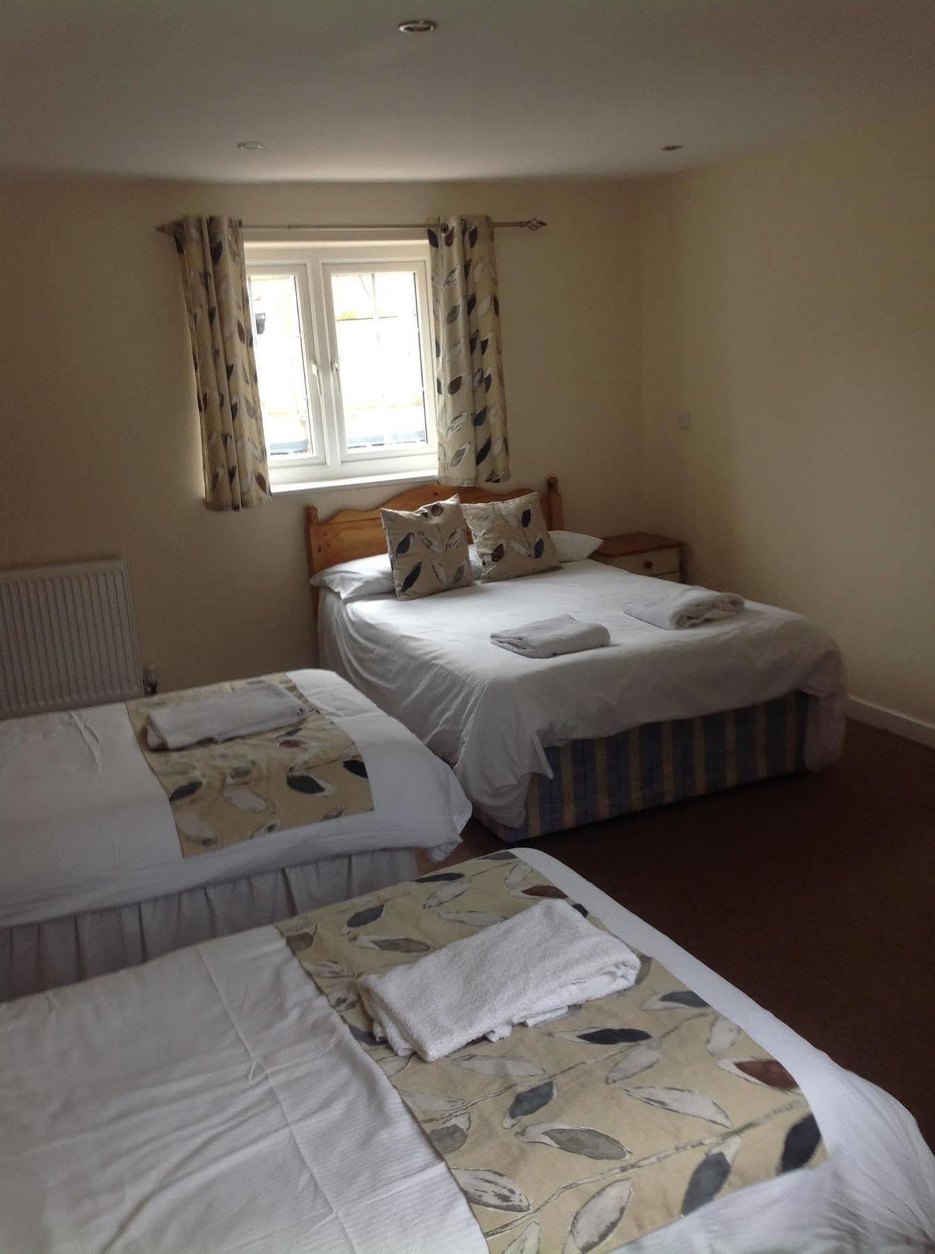 The Glan Yr Afon Inn 홀리웰 외부 사진